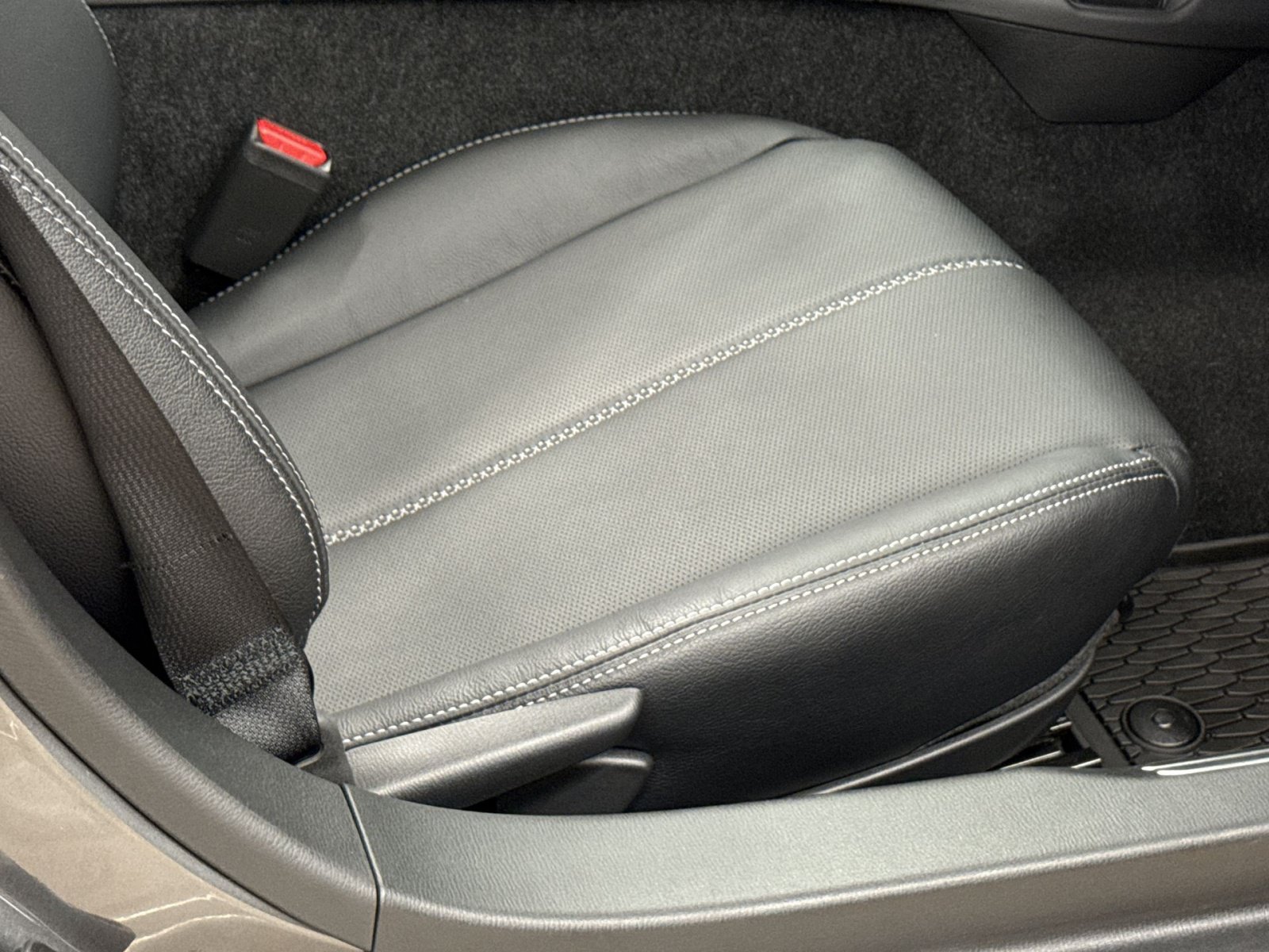 Used 2024 MAZDA MX-5 Miata Grand Touring w/ Weather Package RWD image 32
