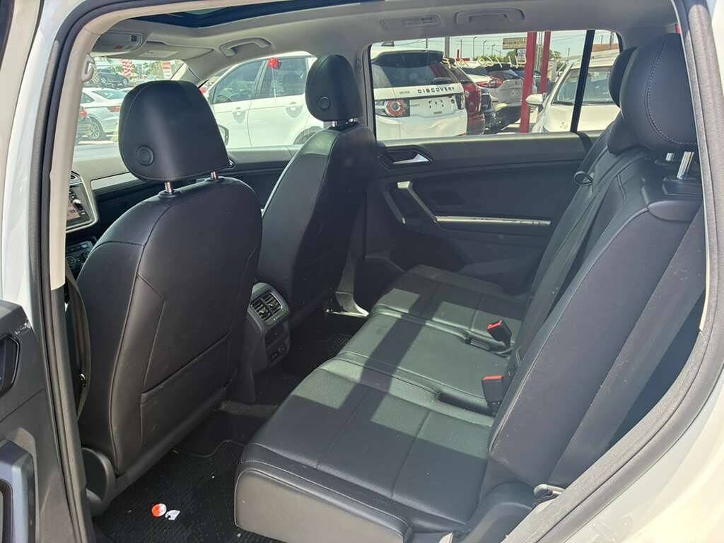 Used 2018 Volkswagen Tiguan SEL FWD image 8
