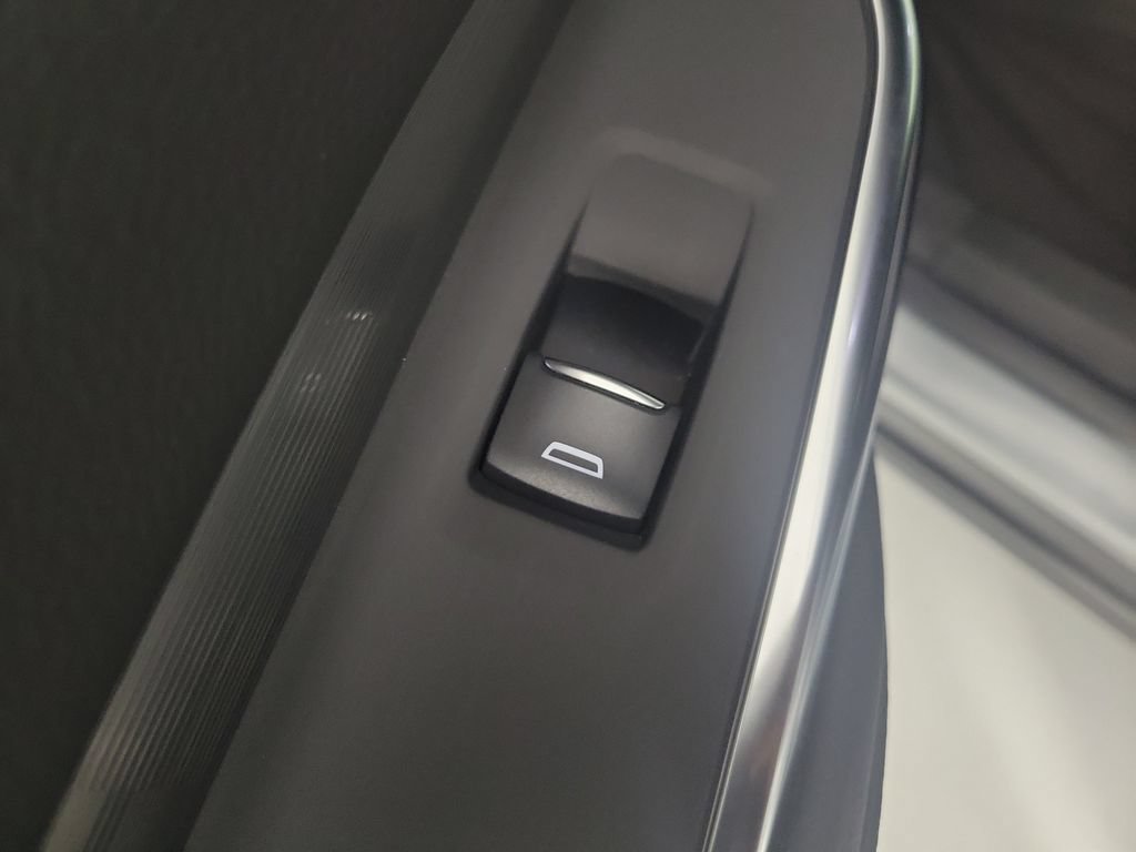 Used 2025 Cadillac XT4 Premium Luxury FWD image 14