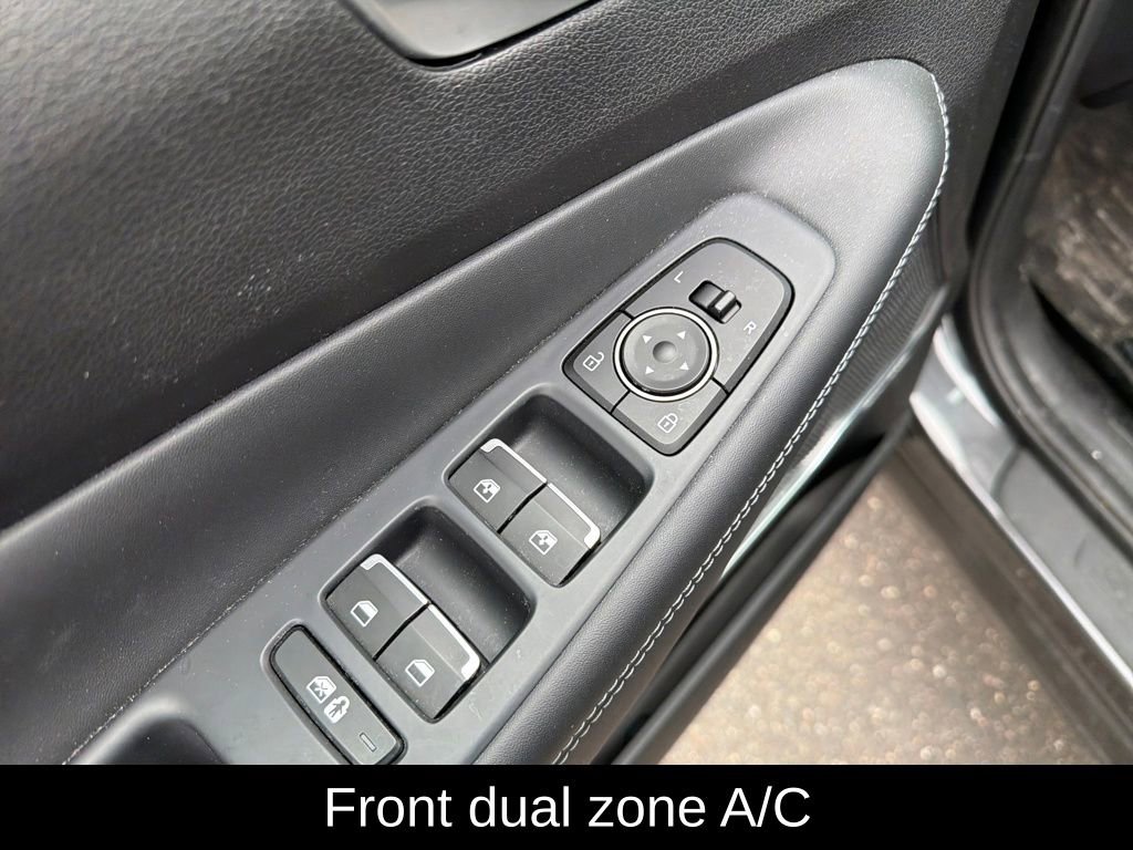 Used 2023 Hyundai Santa Fe SEL w/ Premium Package image 12