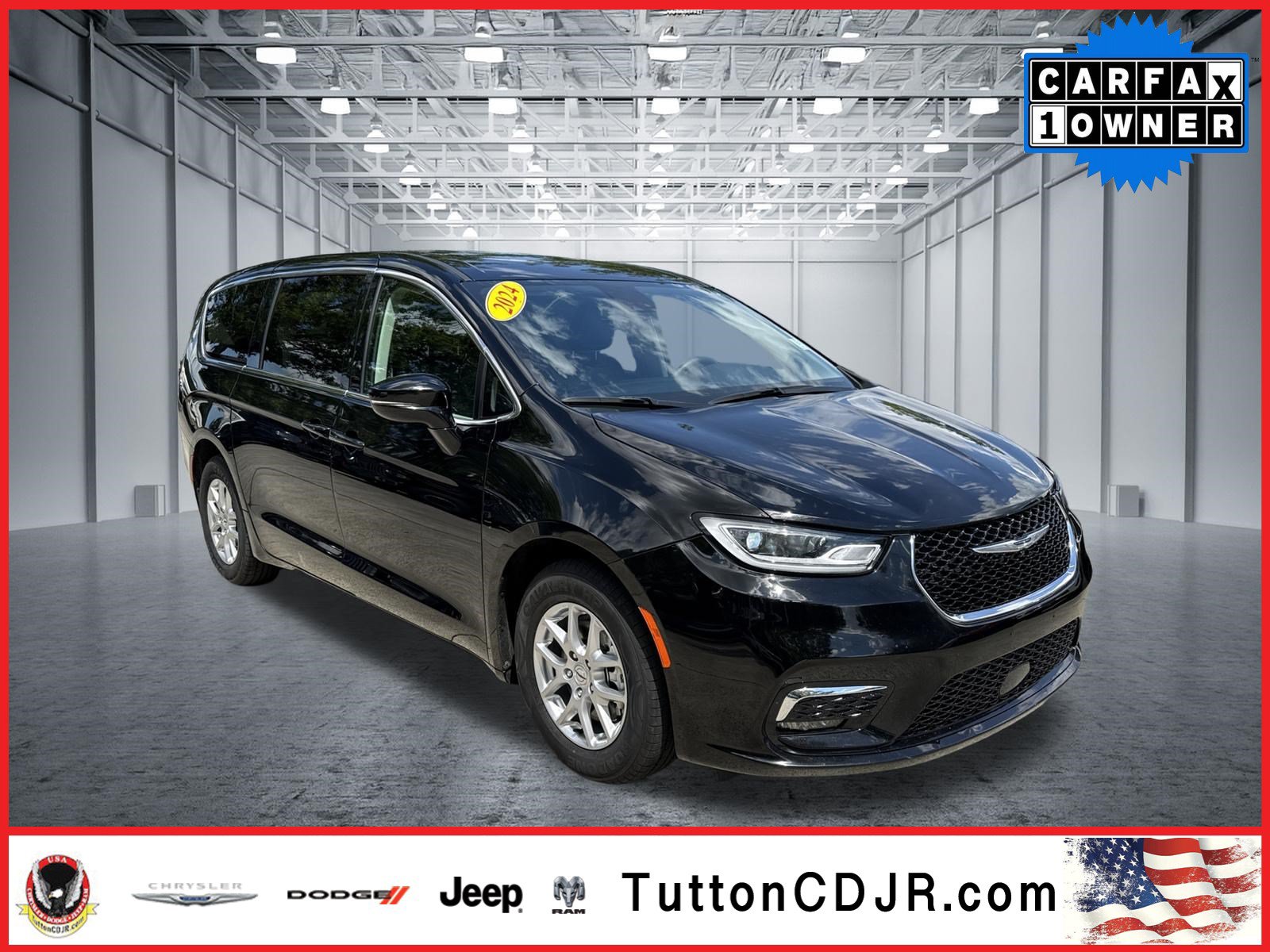 Used 2024 Chrysler Pacifica Touring-L FWD image 1