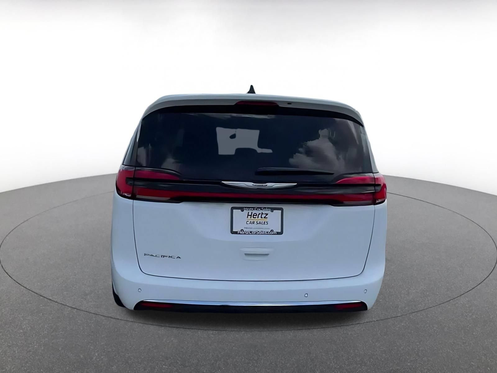 Used 2024 Chrysler Pacifica Touring-L FWD image 12