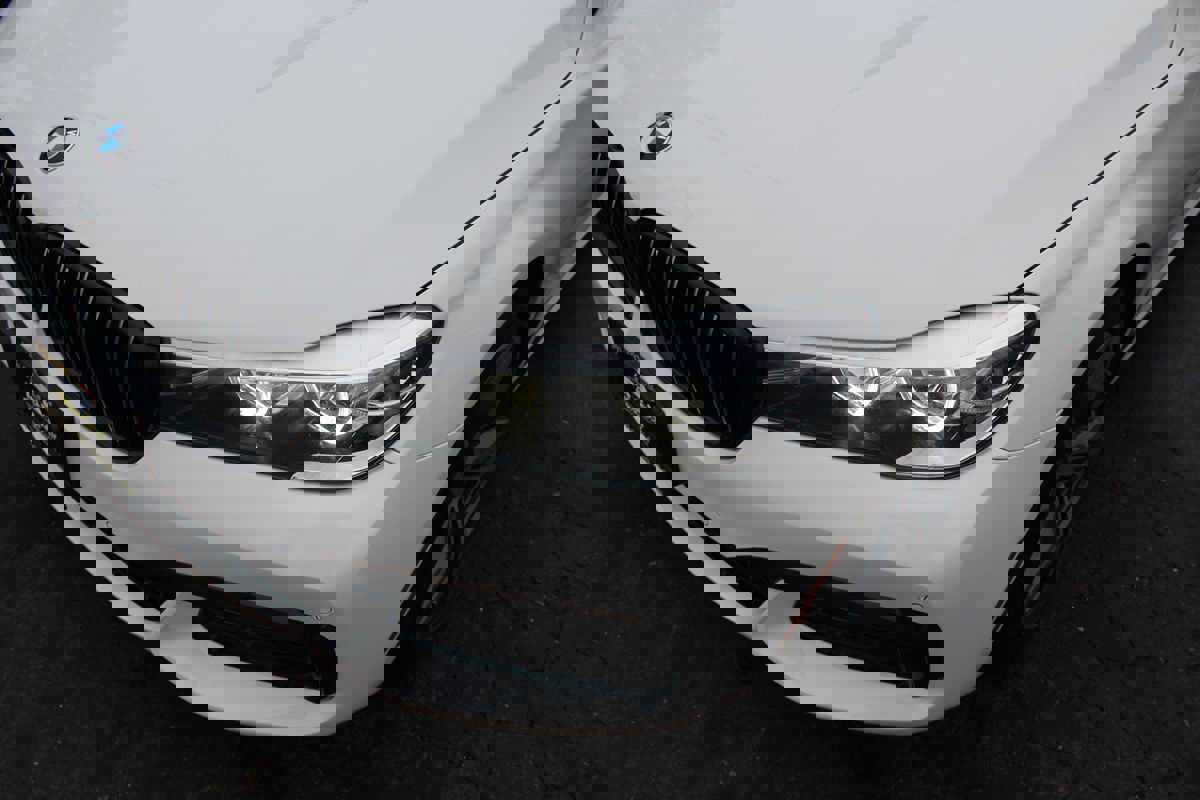 Used 2018 BMW 740i image 10