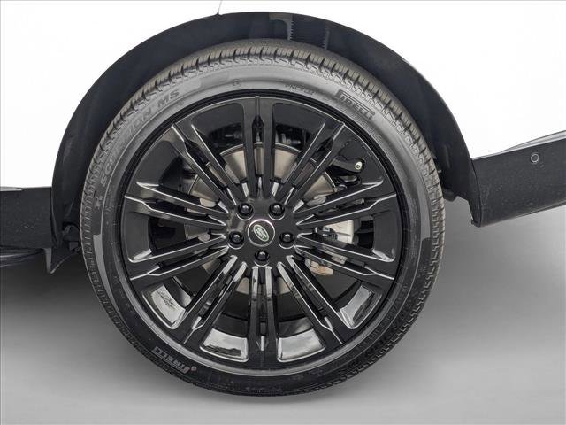 New 2025 Land Rover Range Rover Long Wheelbase SE image 10