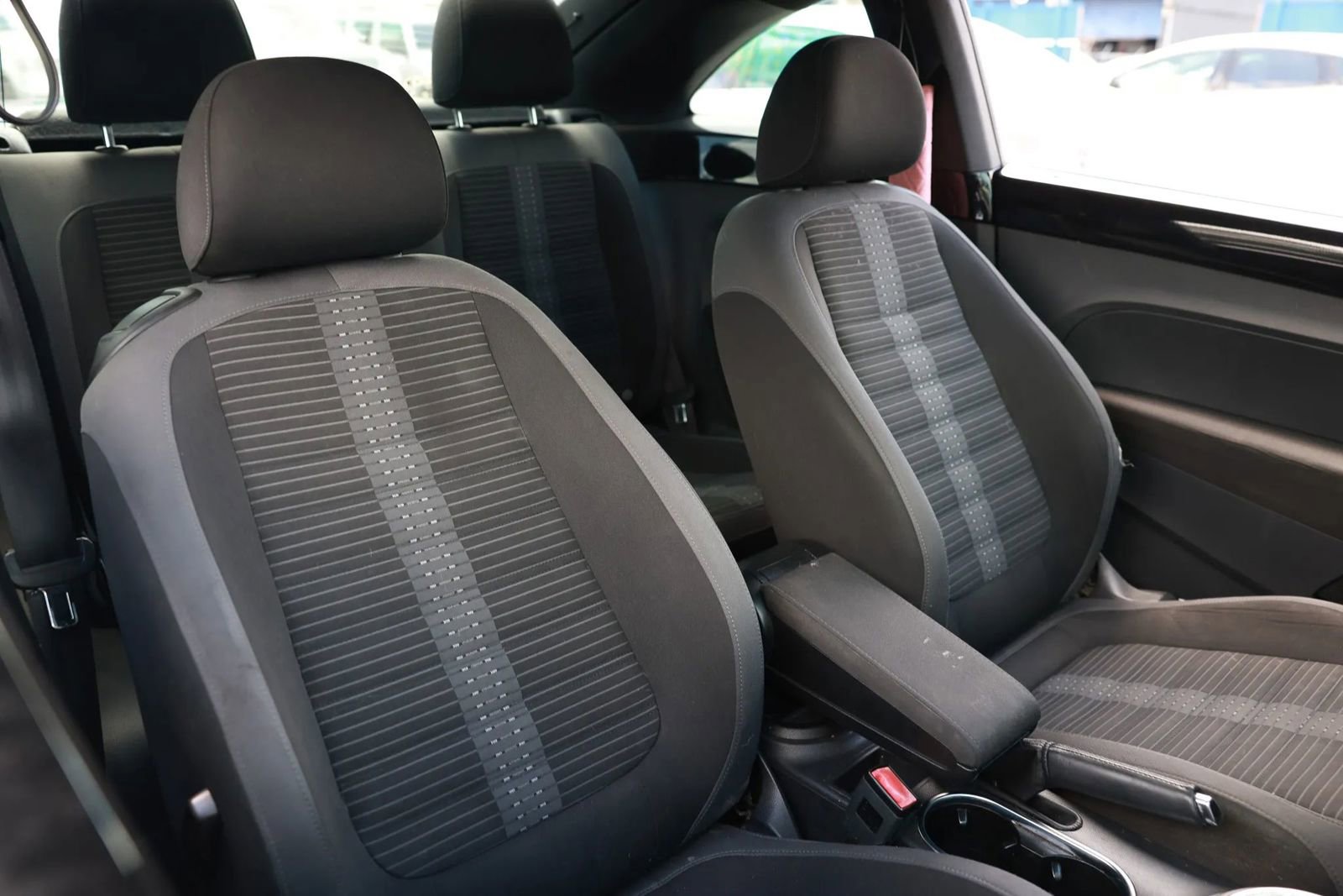 Used 2014 Volkswagen Beetle R-Line image 17