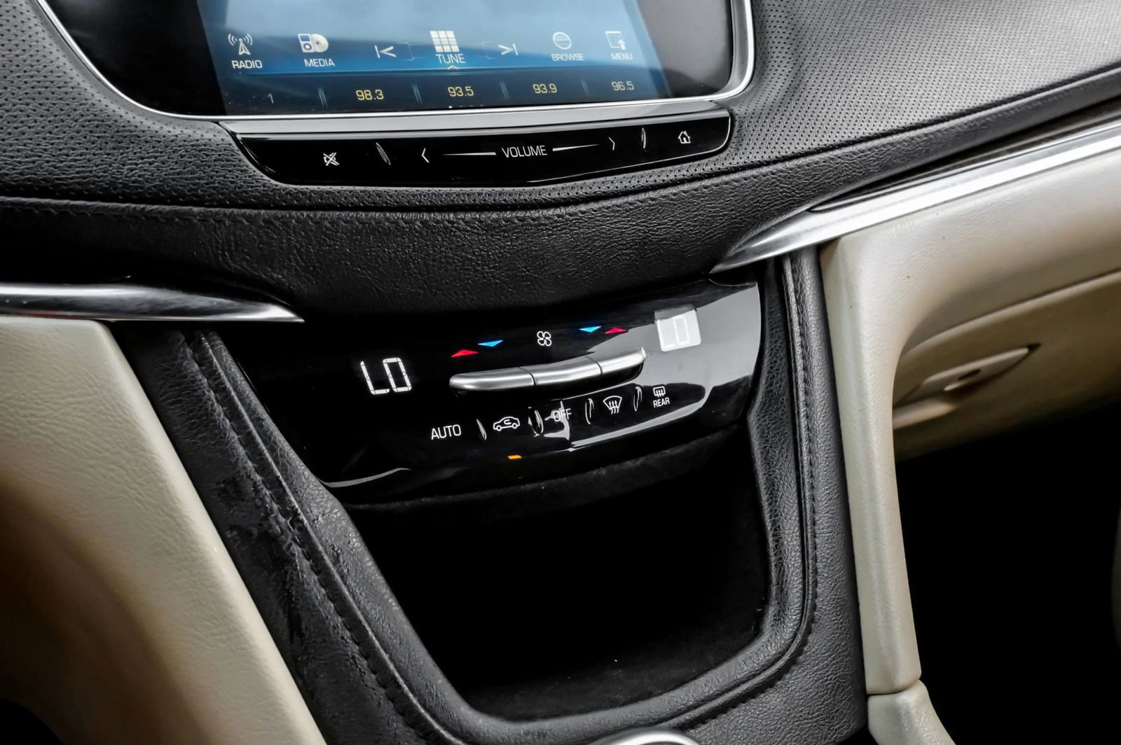 Used 2018 Cadillac XT5 FWD image 30