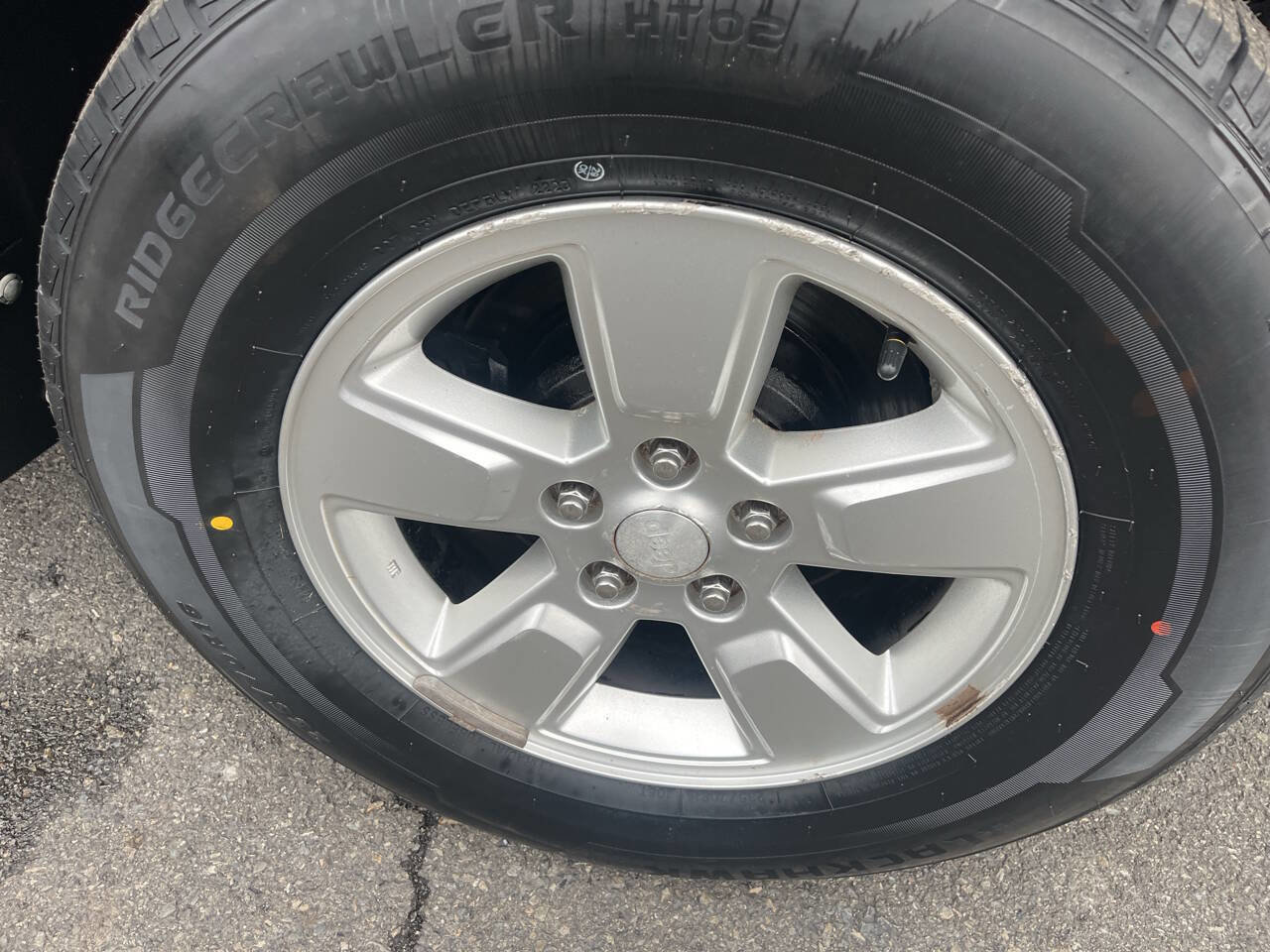 Used 2011 Jeep Liberty Sport image 9