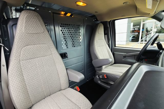 New 2025 GMC Savana 2500 w/ Chrome Appearance Package RWD image 16