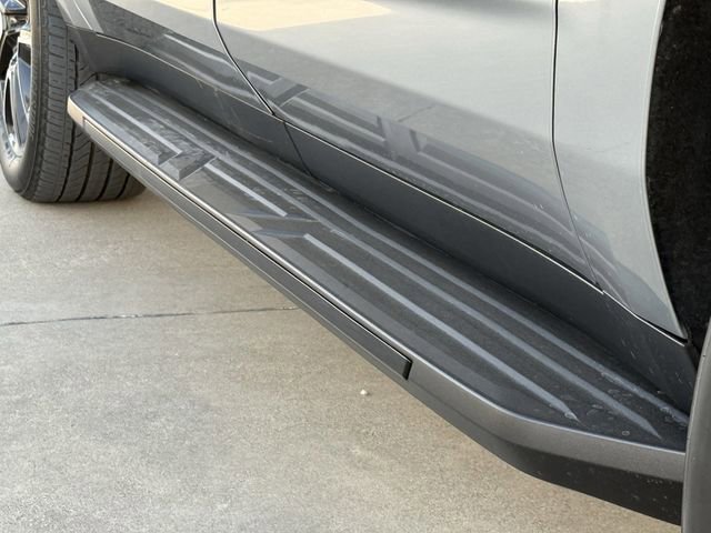 Certified 2025 Chevrolet Suburban RST image 11