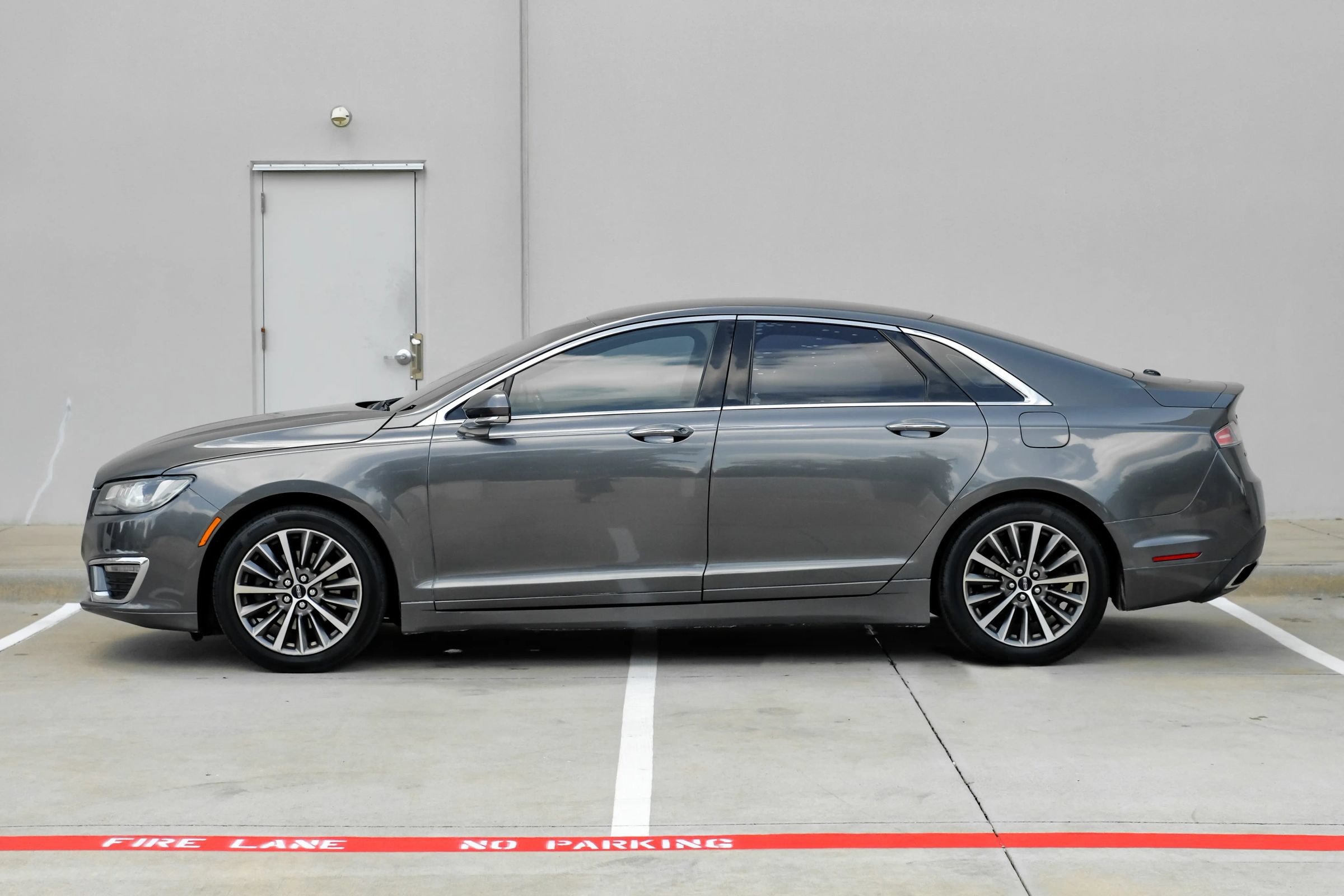 Used 2017 Lincoln MKZ Premiere FWD image 15