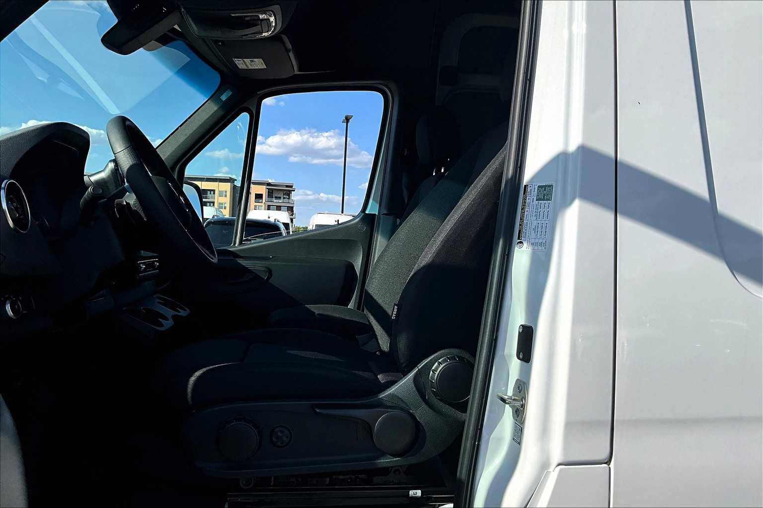 Used 2025 Mercedes-Benz Sprinter 2500 image 10