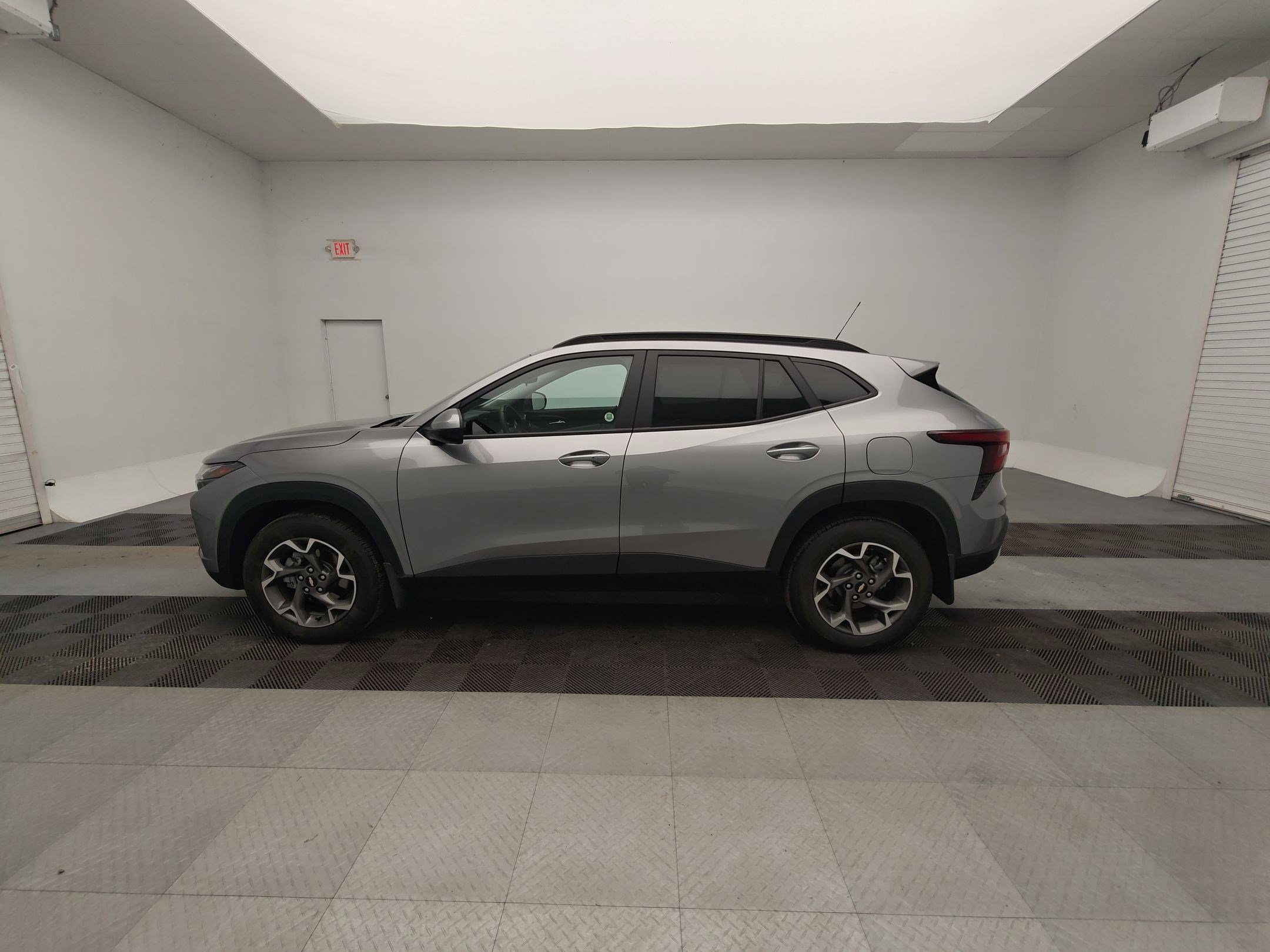 Certified 2024 Chevrolet Trax LT w/ Driver Confidence Package image 2