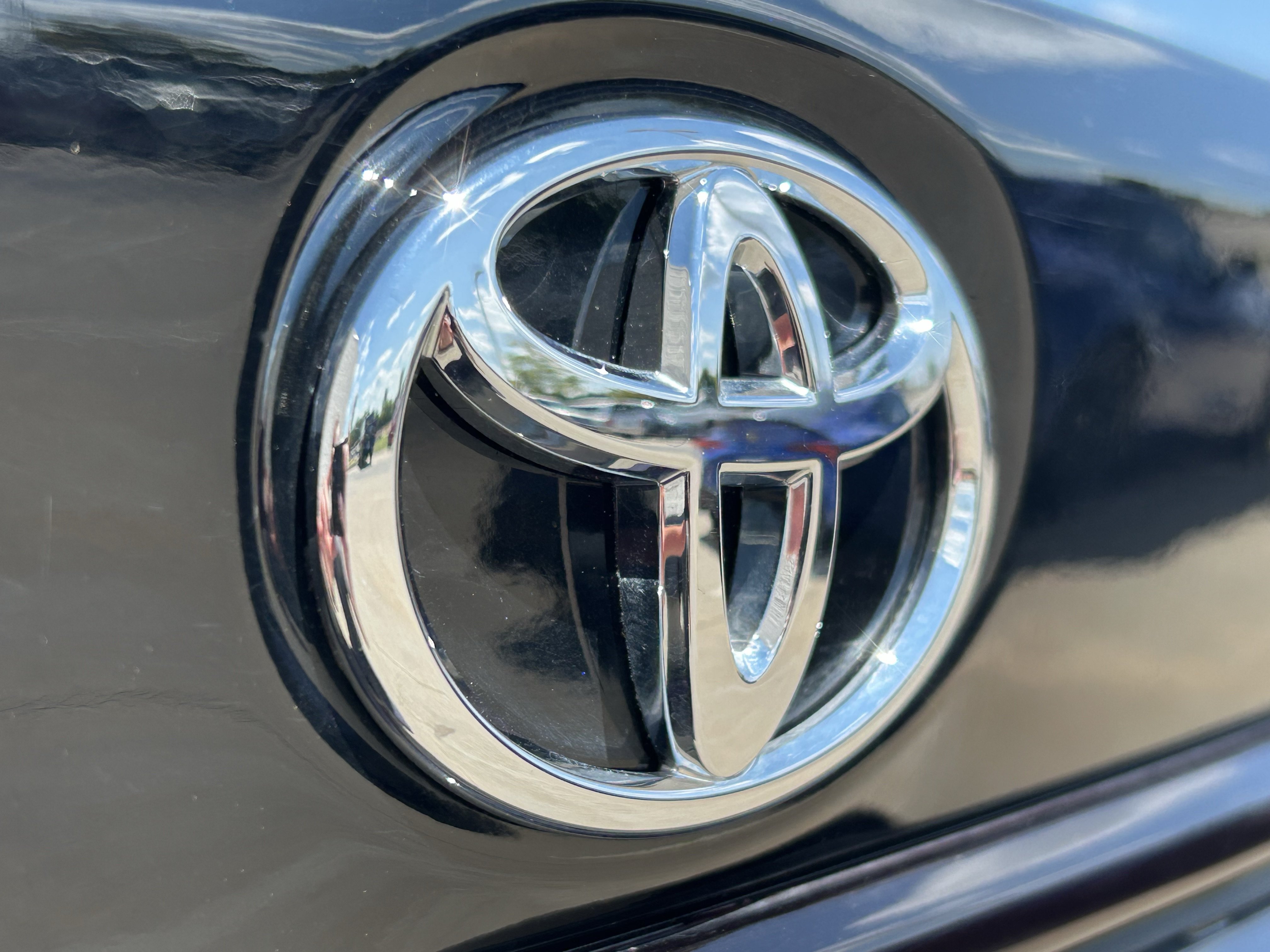 Certified 2025 Toyota Corolla LE FWD image 9