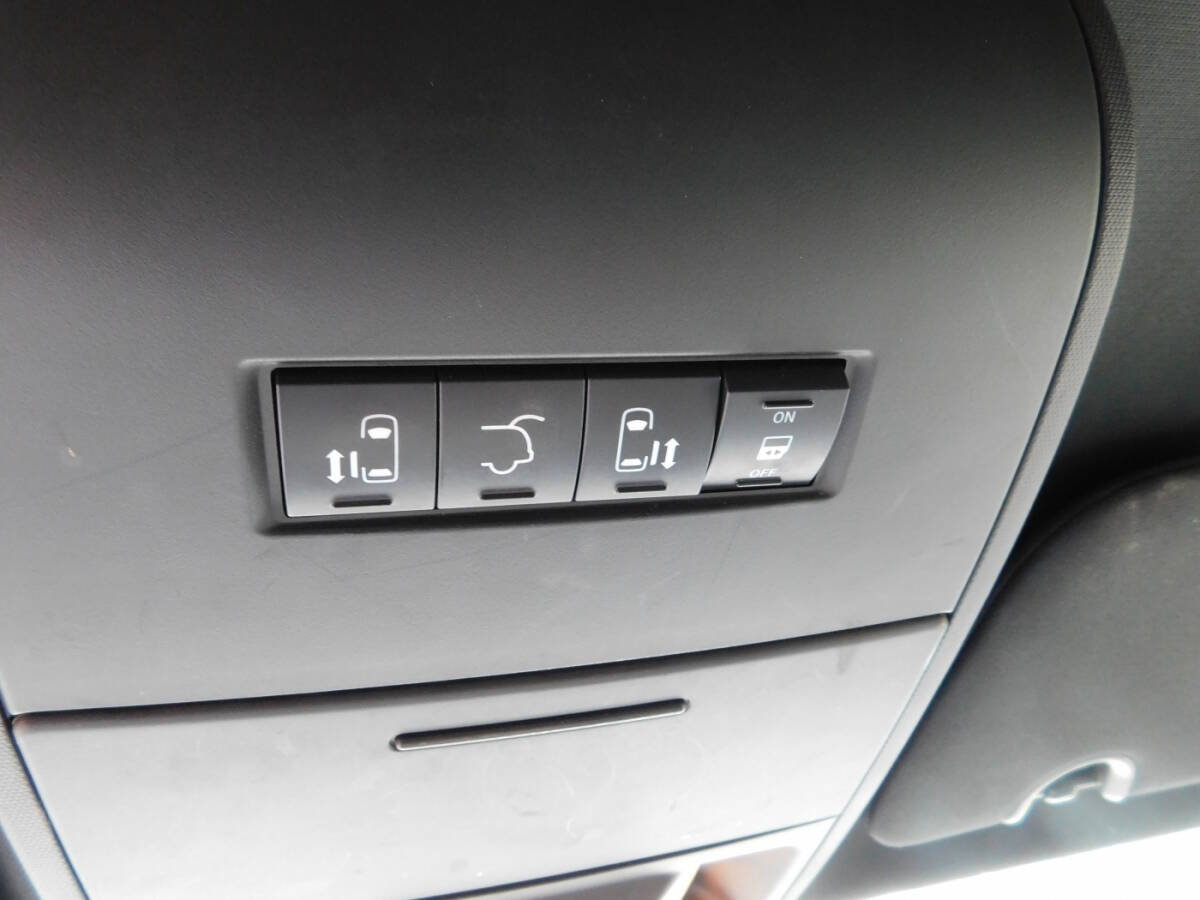 Used 2017 Dodge Grand Caravan SXT FWD image 18