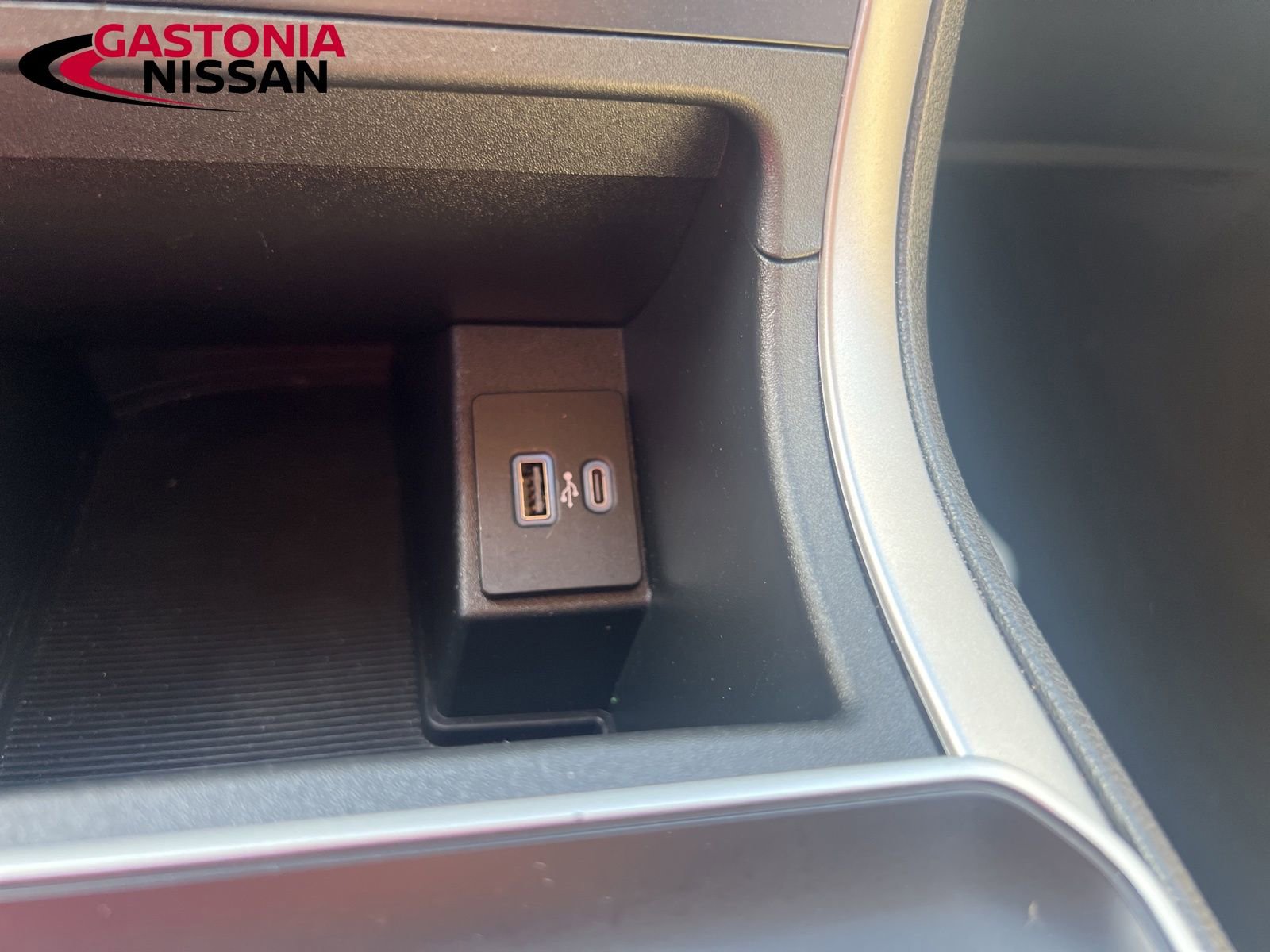 Used 2022 Ford Edge SE image 40