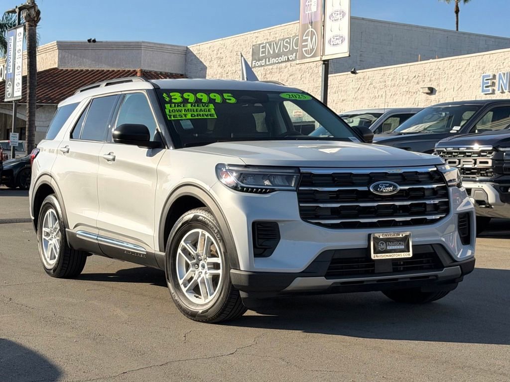 Used 2025 Ford Explorer Active image 2