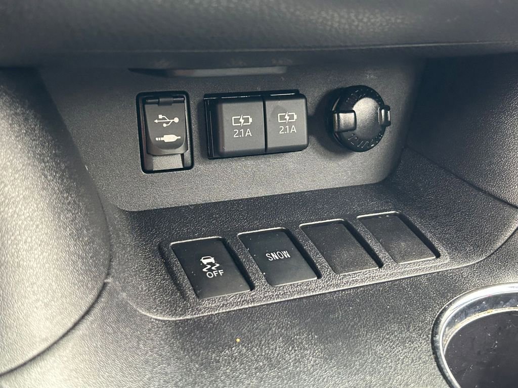Used 2019 Toyota Highlander LE FWD image 23
