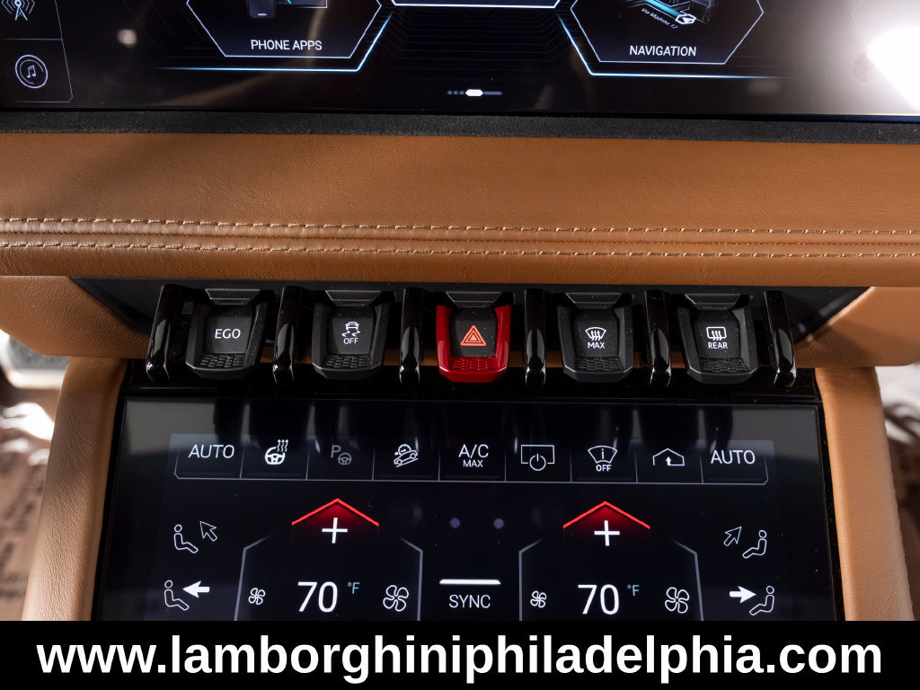Used 2025 Lamborghini Urus SE AWD/4WD image 32
