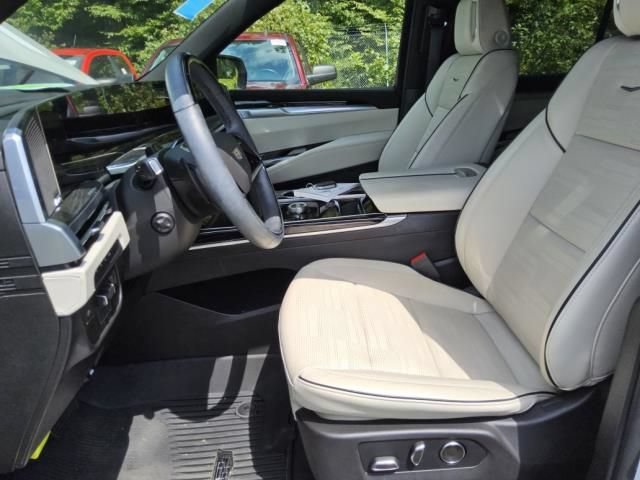 Used 2025 Cadillac Escalade Sport w/ LPO, Floor Liner Package AWD/4WD image 4
