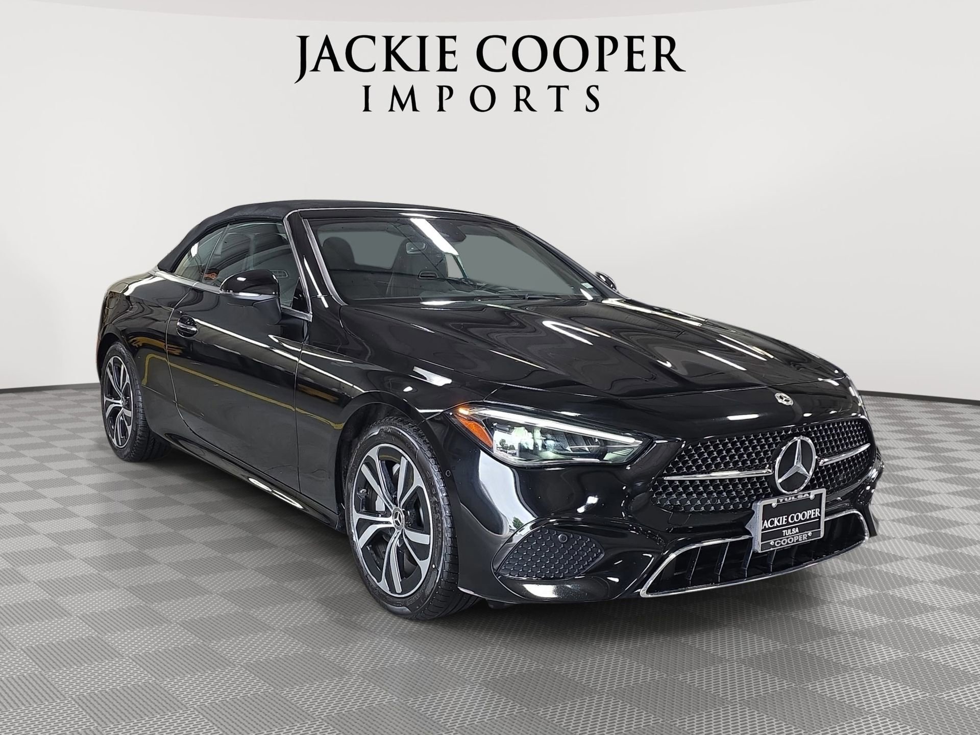 Used 2025 Mercedes-Benz CLE 300 4MATIC Cabriolet image 3