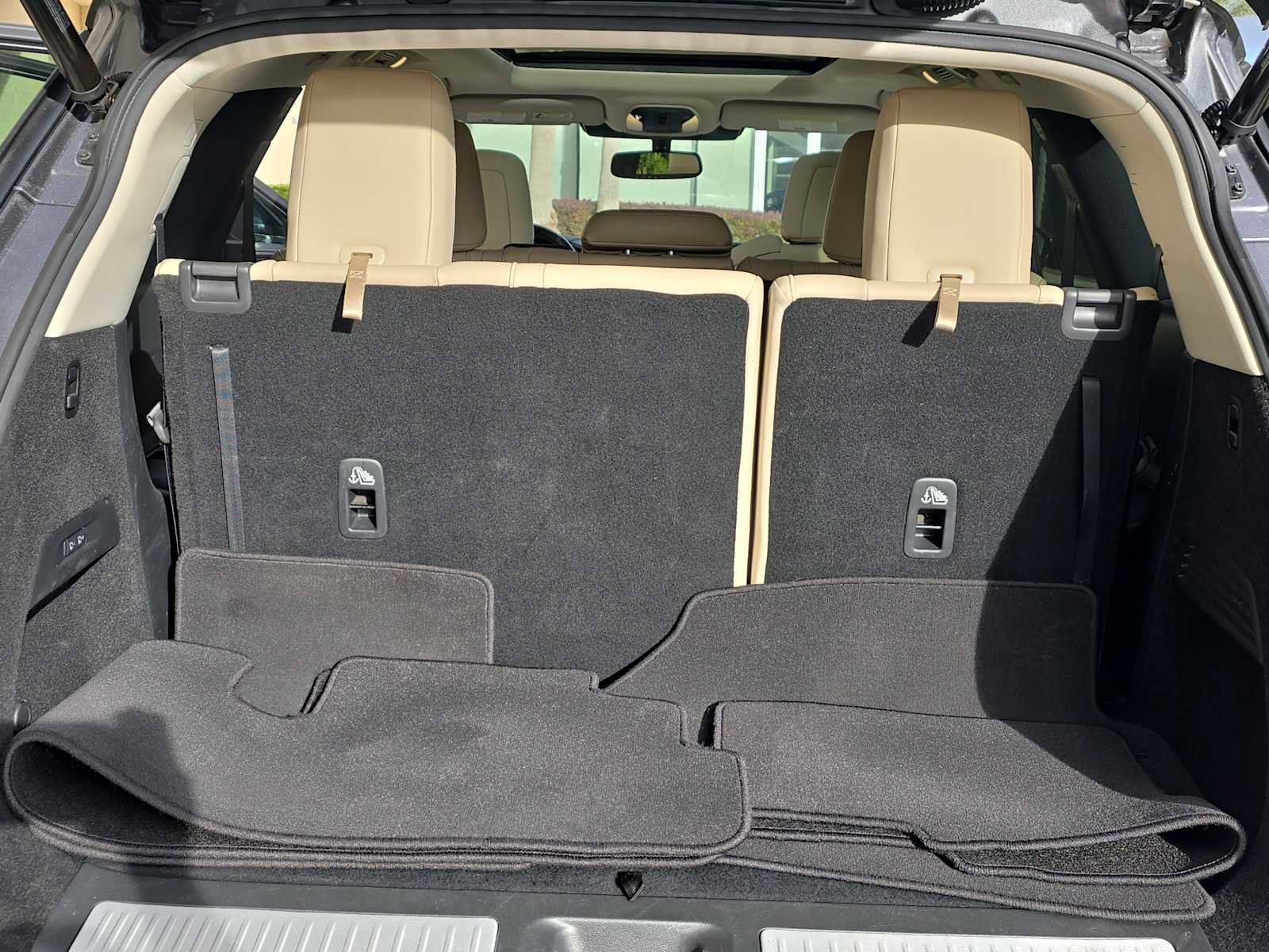 Used 2022 INFINITI QX60 Sensory w/ Cargo Package image 31