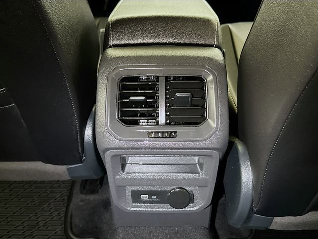 Used 2021 Volkswagen Tiguan SE image 23