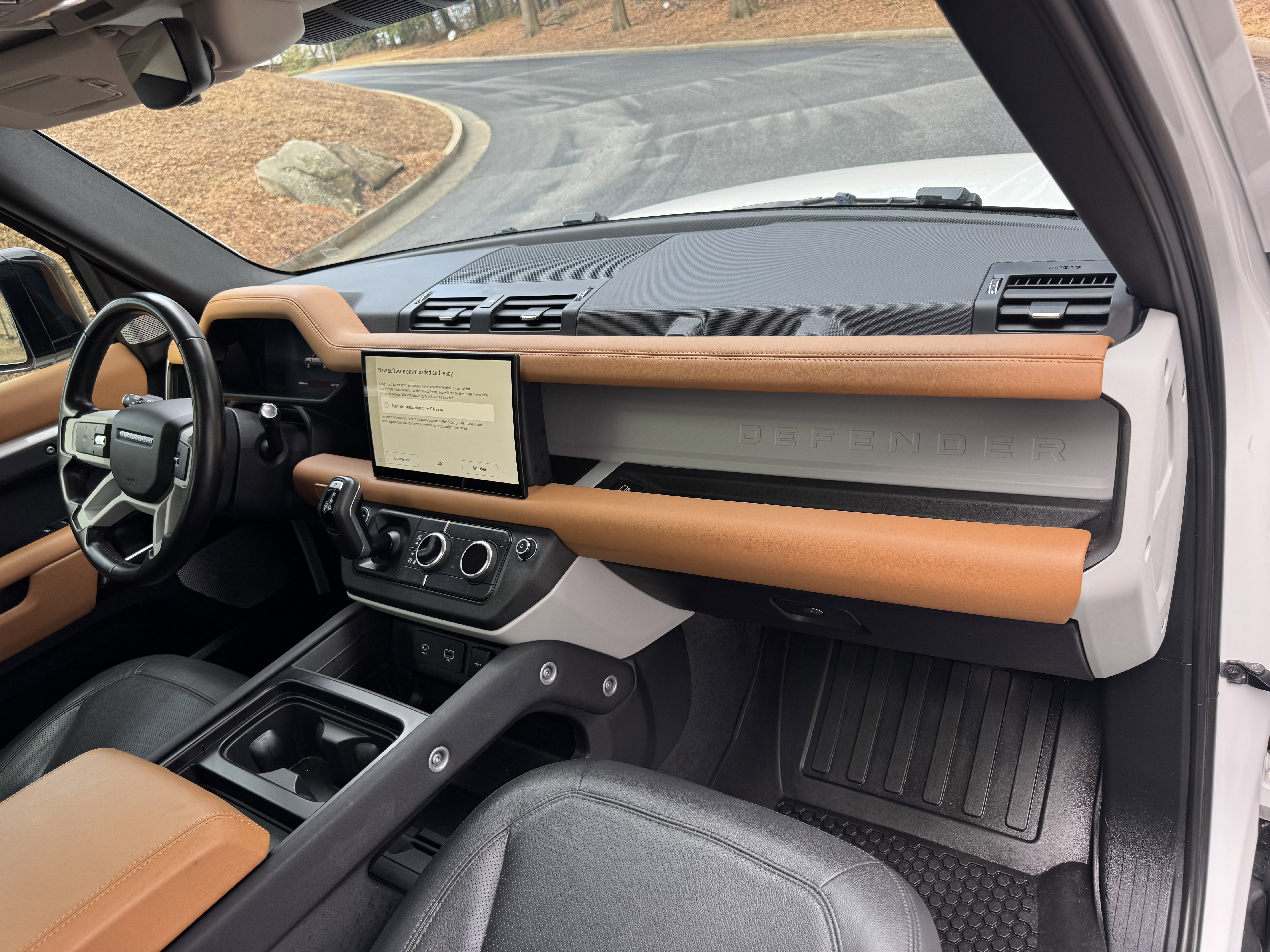 Used 2023 Land Rover Defender 130 S image 26