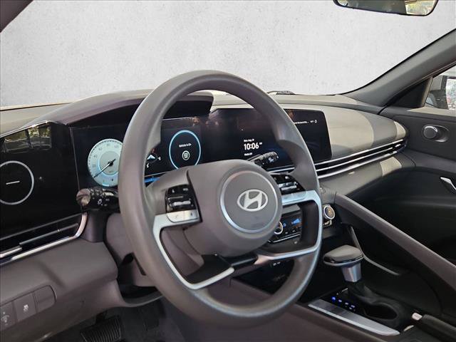 Used 2024 Hyundai Elantra SEL FWD image 9