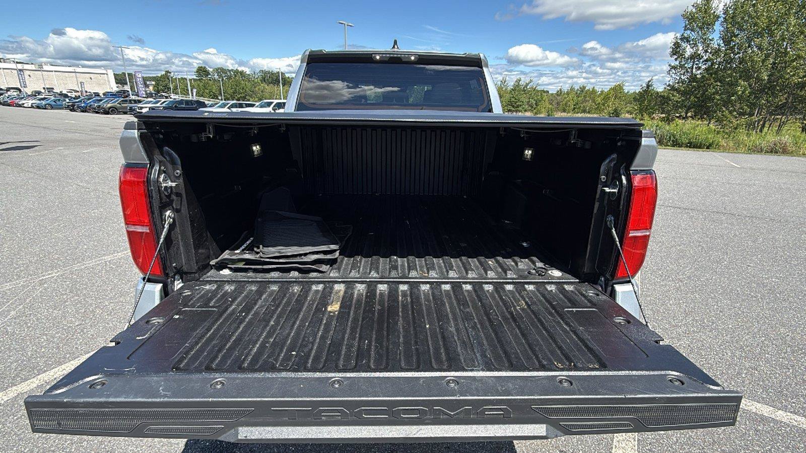 Used 2025 Toyota Tacoma SR5 AWD/4WD image 20