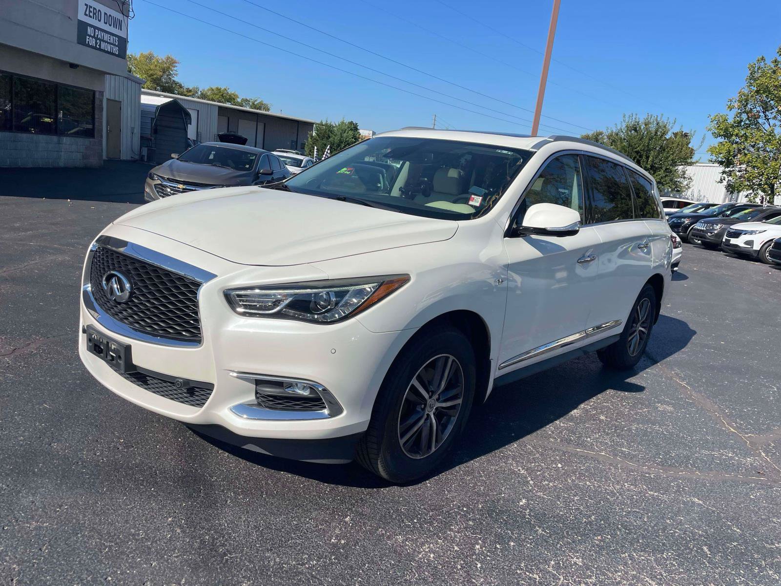 Used 2019 INFINITI QX60 Luxe w/ Essential Package AWD/4WD image 3