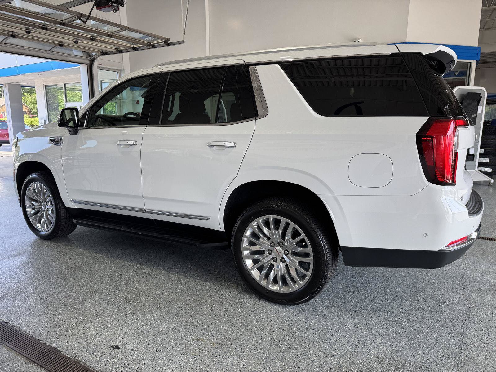 Used 2025 GMC Yukon Elevation w/ LPO, Floor Liner Package AWD/4WD image 5
