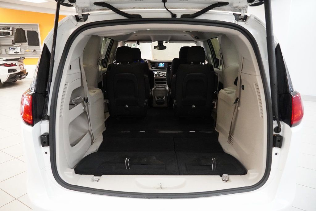 Used 2017 Chrysler Pacifica Touring Plus image 14