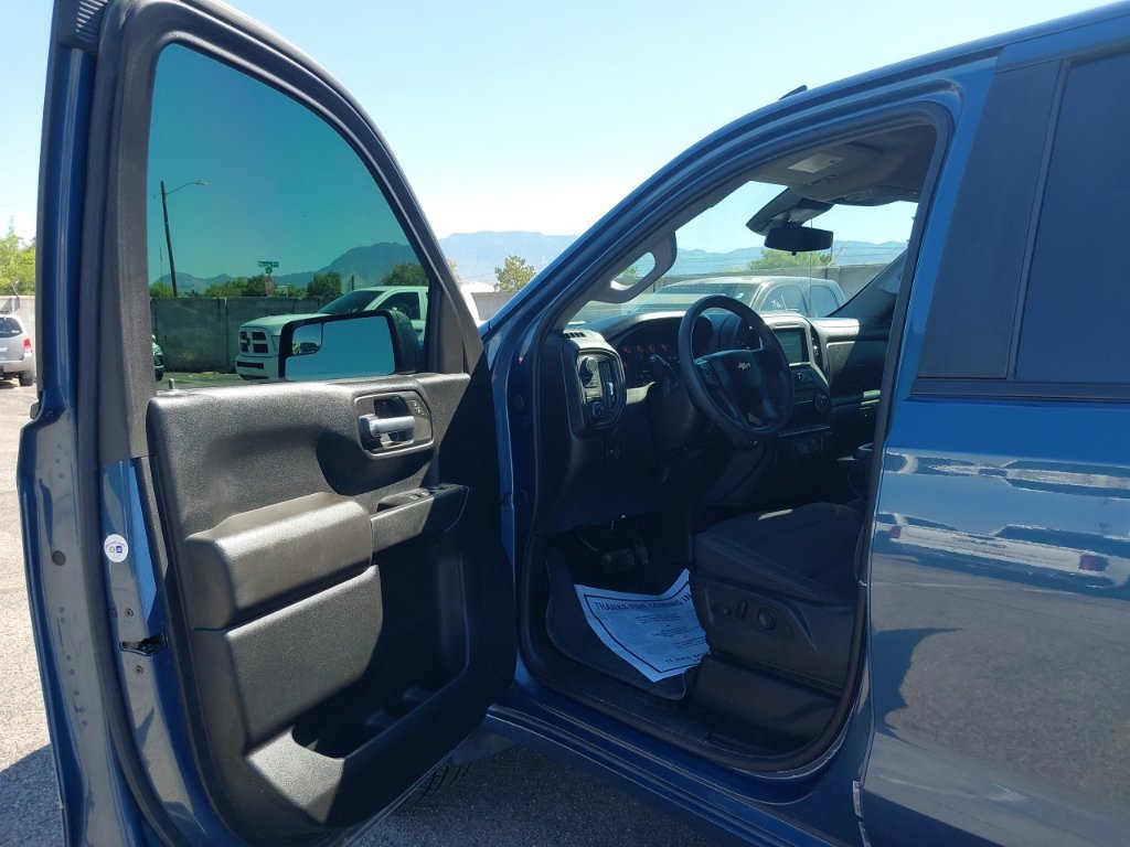 Used 2024 Chevrolet Silverado 1500 Custom w/ Turbomax Blackout Package AWD/4WD image 5