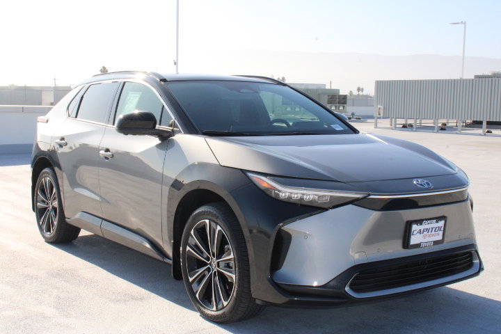 Used 2023 Toyota bZ4X Limited image 2