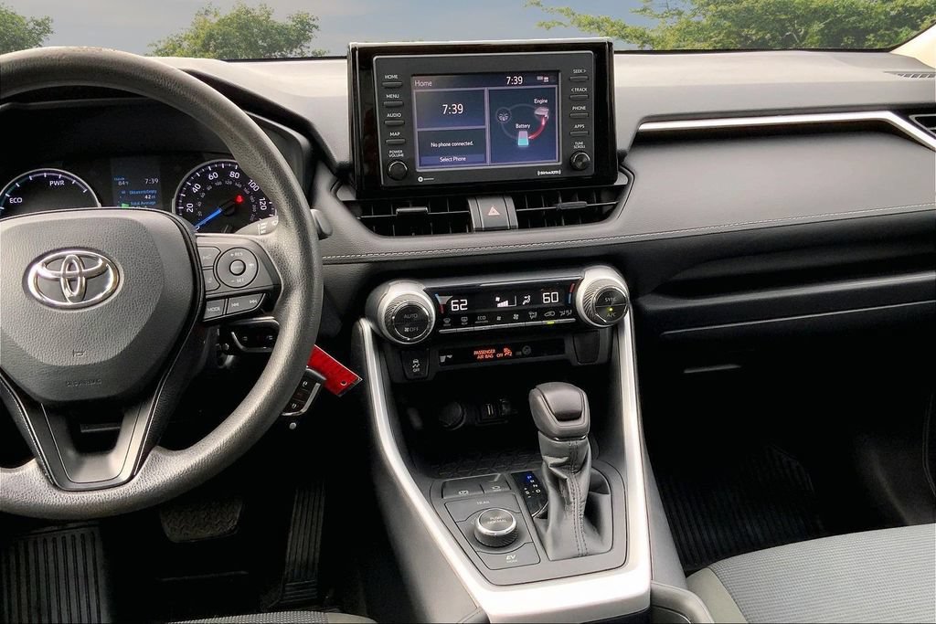Used 2021 Toyota RAV4 LE AWD/4WD image 9