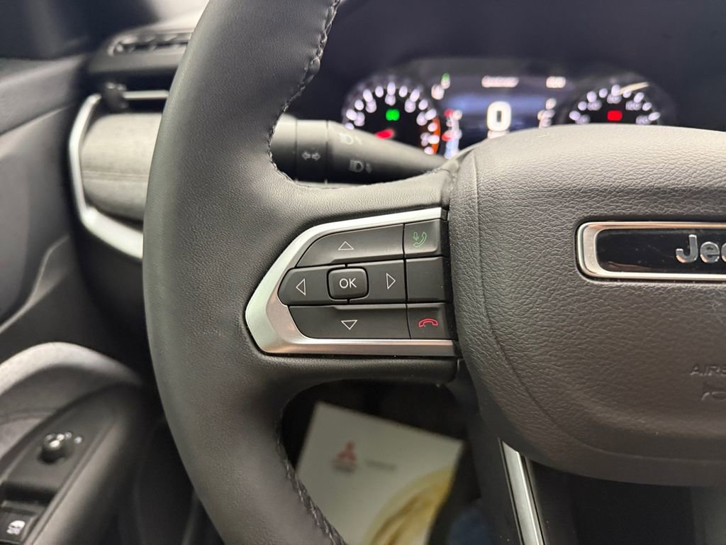 Used 2024 Jeep Compass Latitude image 33