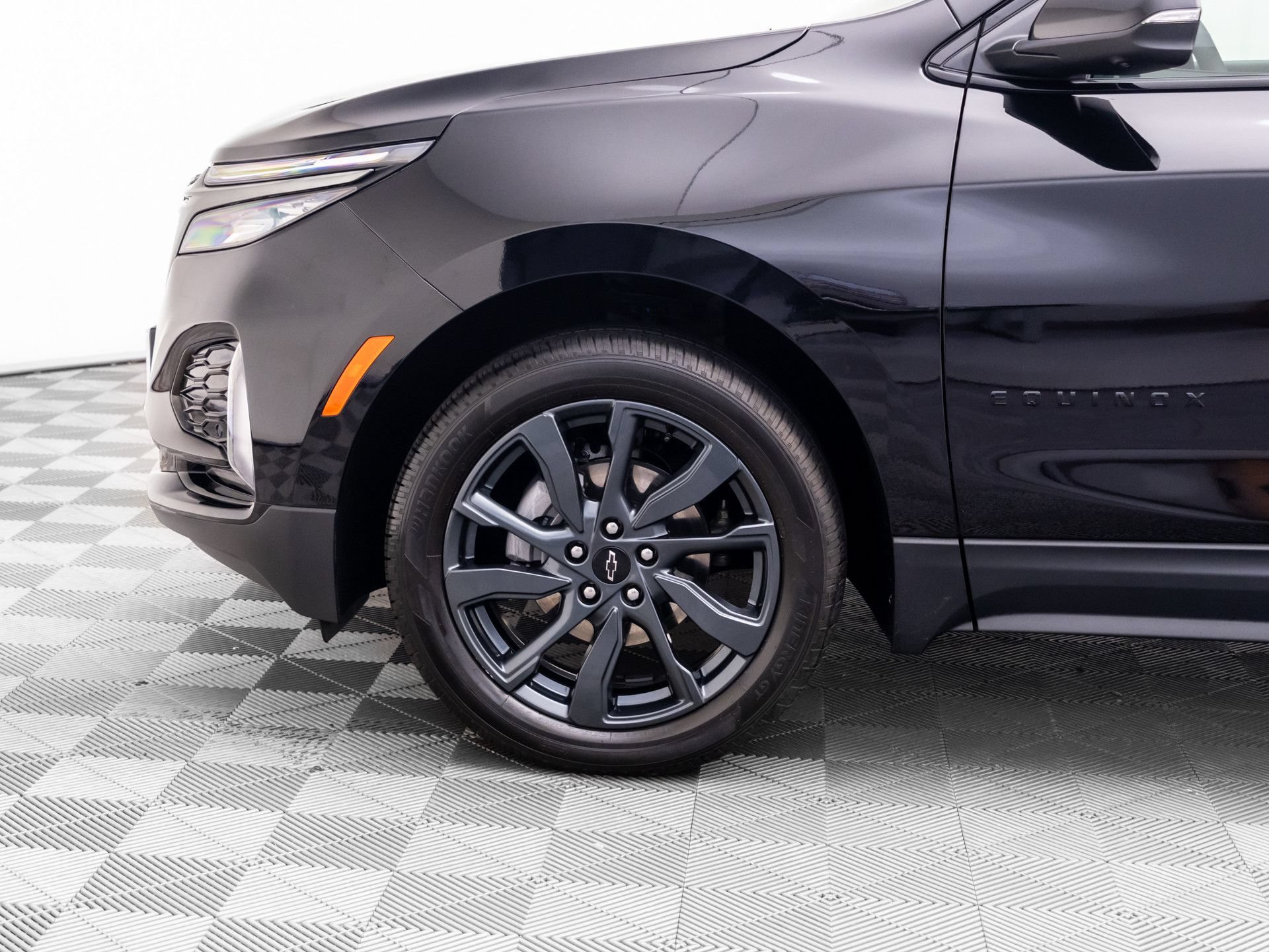 Used 2023 Chevrolet Equinox RS w/ RS Leather Package AWD/4WD image 36