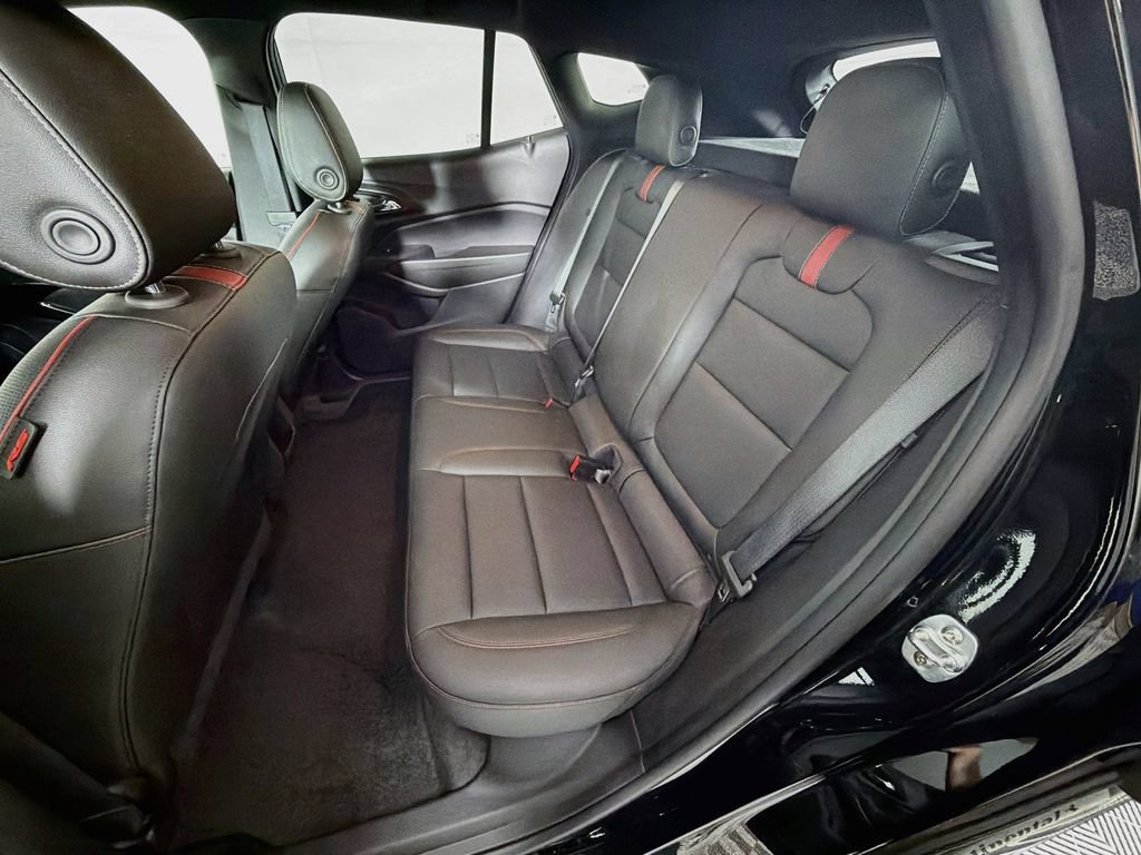 Used 2025 Chevrolet Trax RS w/ Sunroof Package FWD image 24