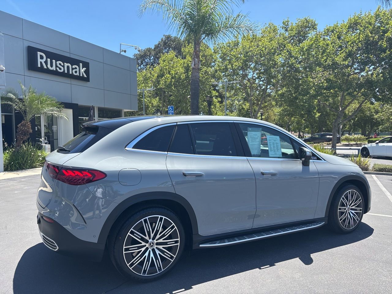 Certified 2023 Mercedes-Benz EQE 500 4MATIC SUV image 4