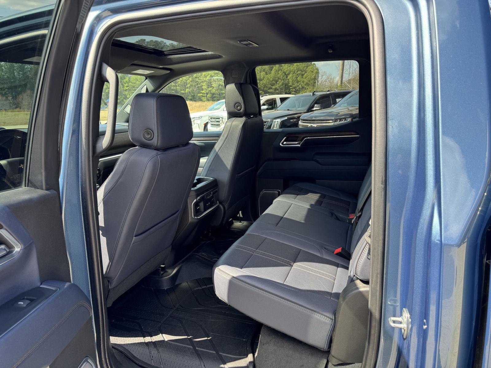 Used 2024 Chevrolet Silverado 1500 High Country image 8