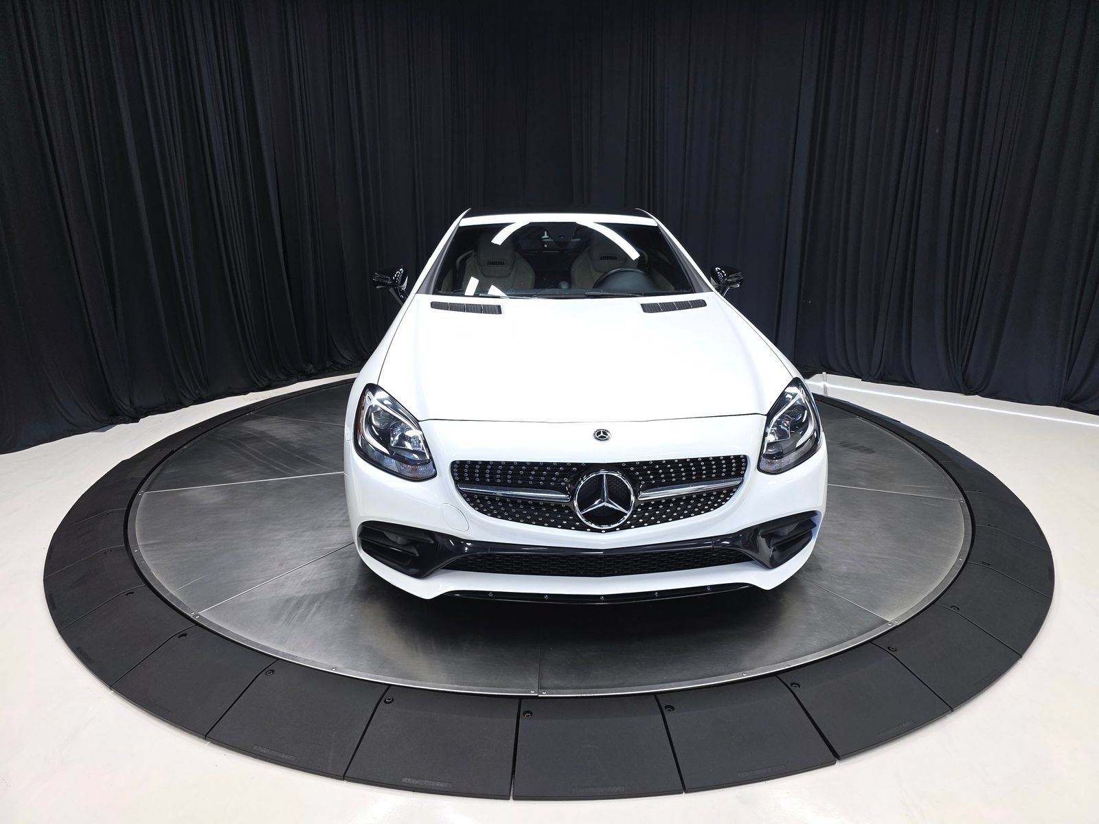 Used 2019 Mercedes-Benz SLC 300 image 8
