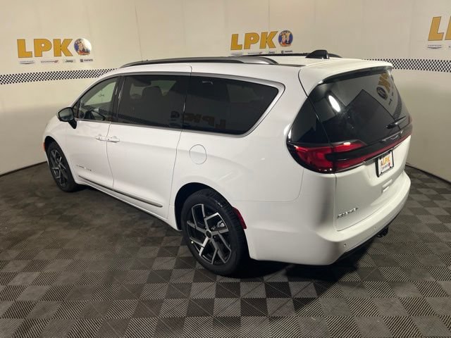 New 2027 Chrysler Pacifica Pinnacle AWD/4WD image 5