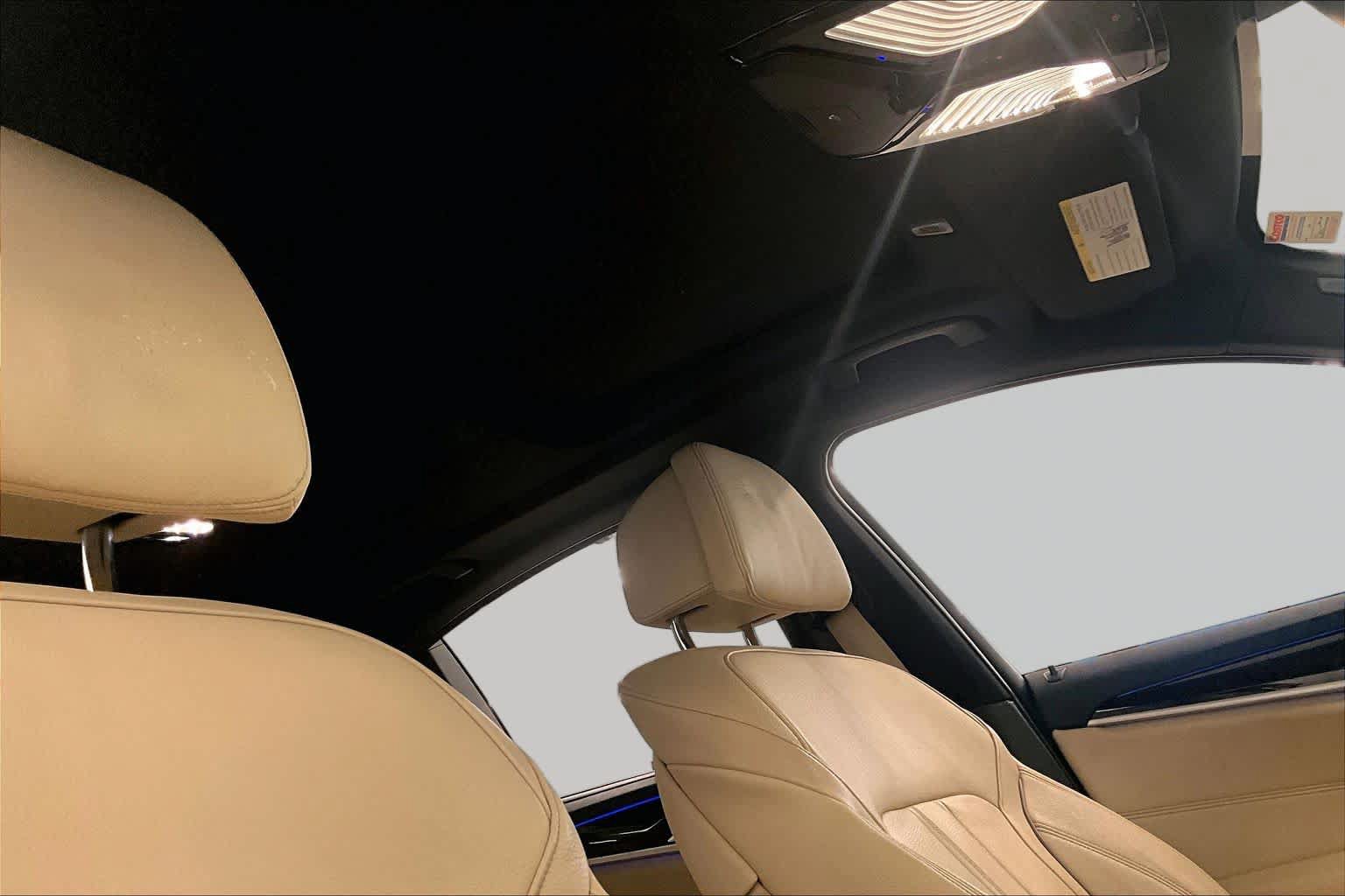 Used 2019 BMW 530e w/ M Sport Package RWD image 12