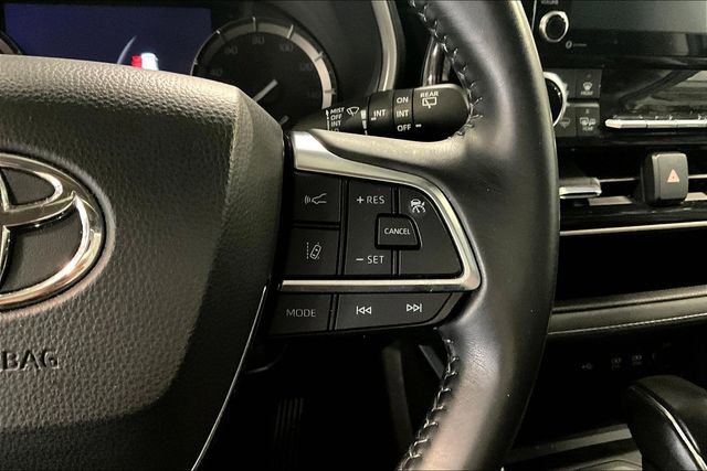 Used 2021 Toyota Highlander XLE AWD/4WD image 12