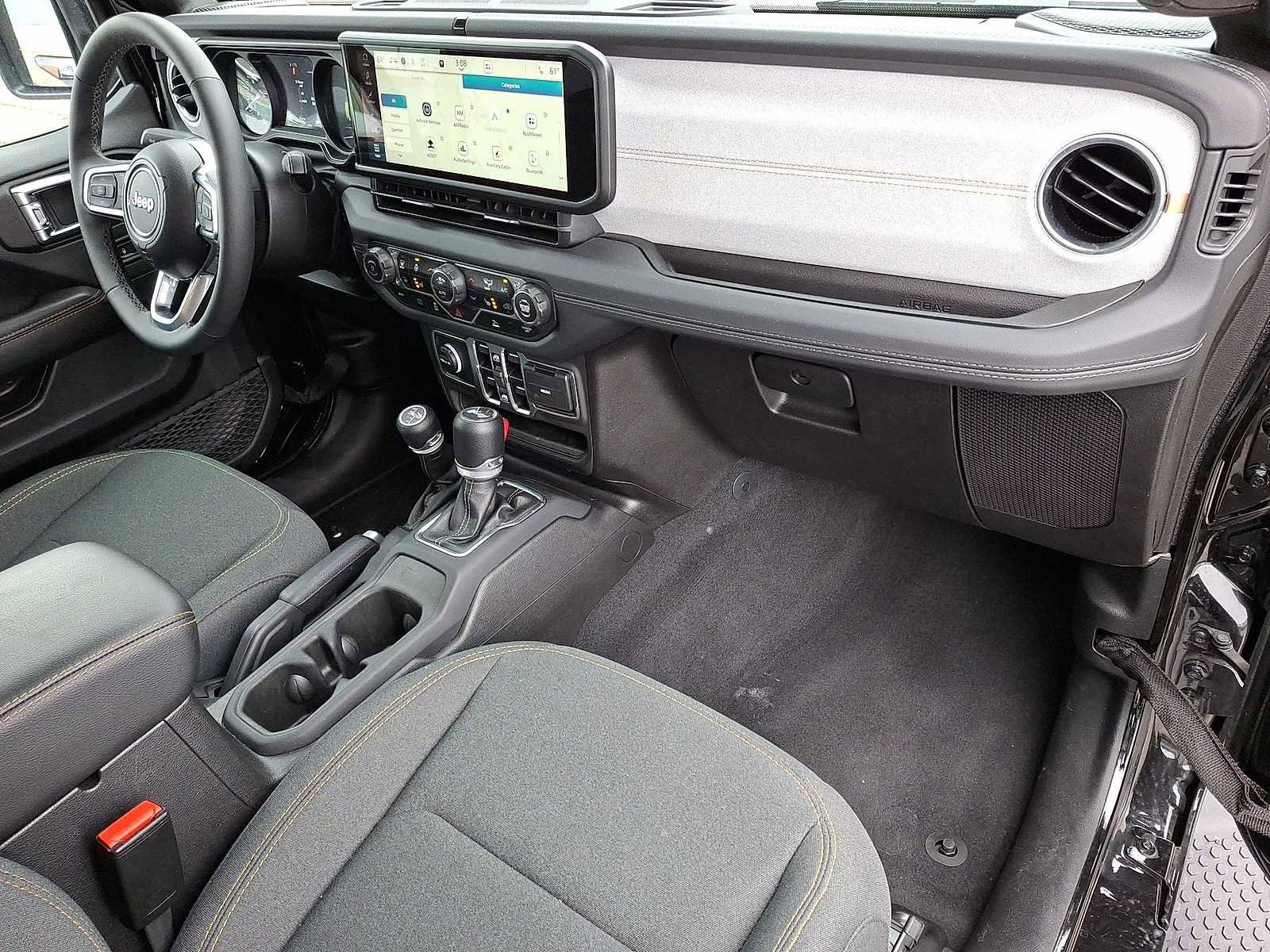 Used 2025 Jeep Wrangler Sahara image 33