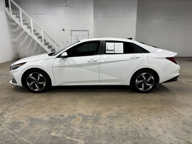 Certified 2023 Hyundai Elantra Limited w/ Cargo Package FWD image 5