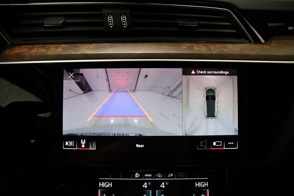 Used 2022 Audi e-tron Premium Plus w/ Premium Plus Package image 17