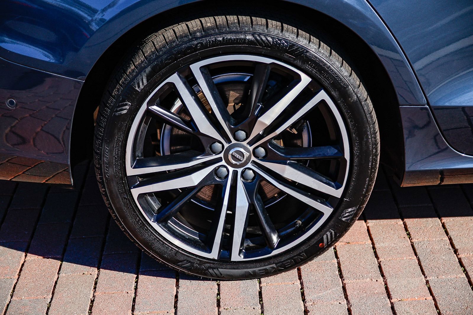 Used 2021 Volvo V60 T6 R-Design w/ Advanced Package image 9