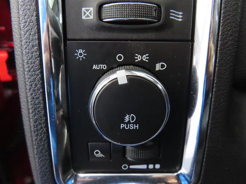 Used 2015 RAM 1500 Laramie w/ Convenience Group image 19