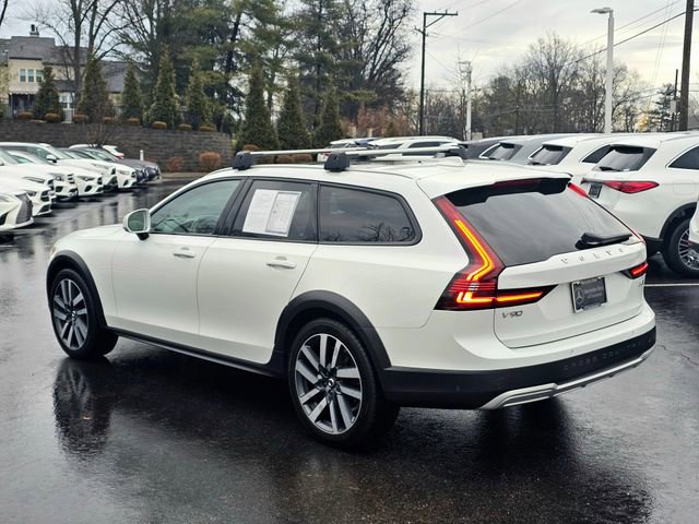 Used 2023 Volvo V90 B6 Cross Country Ultimate image 12